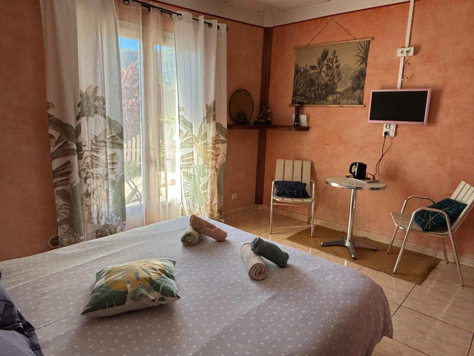 ラ・プレンヌ・デ・パルミスト L'Echelle Bed & Breakfast エクステリア 写真